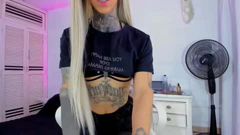 drippyorlove online show from December 2, 8:37 pm