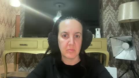 Dr. Resa online show from March 12, 6:00 pm