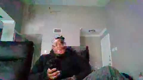 Snapshot of dsmoov_ chatting on December 15, 6:45 pm SmoovFanz online show from December 15, 6:45 pm