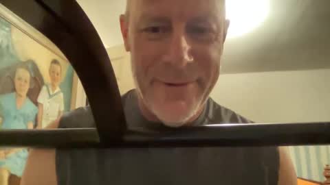 Snapshot of dudeinnh chatting on September 19, 12:23 am Steve online show from September 19, 12:23 am