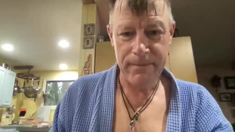 Snapshot of dudeinnh chatting on September 29, 10:53 am Steve online show from September 29, 10:53 am