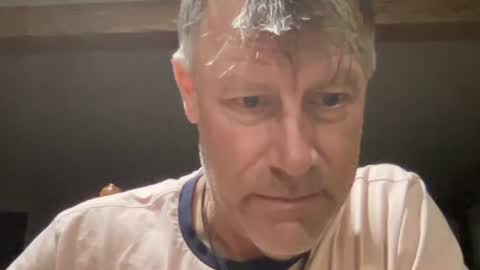 Snapshot of dudeinnh chatting on October 27, 10:25 pm Steve online show from October 27, 10:25 pm