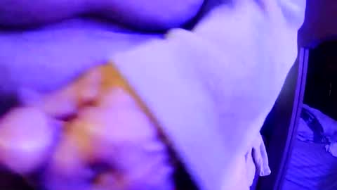 Snapshot of duh541228490531 chatting on February 28, 6:43 am nomadjon online show from February 28, 6:43 am