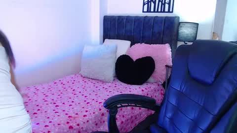 Snapshot of dulce01_0 chatting on February 5, 5:20 am Charlotte online show from February 5, 5:20 am