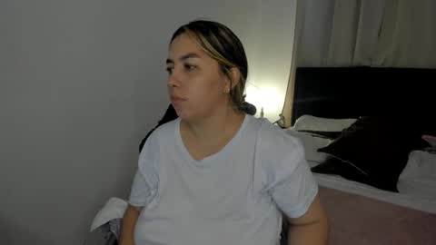 Snapshot of dulce_brithany chatting on February 15, 5:20 pm dulce brithany online show from February 15, 5:20 pm