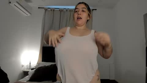 Snapshot of dulce_brithany chatting on March 3, 10:48 pm dulce brithany online show from March 3, 10:48 pm