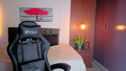 Snapshot of dulce_charlottee chatting on May 19, 7:20 pm DULCE online show from May 19, 7:20 pm