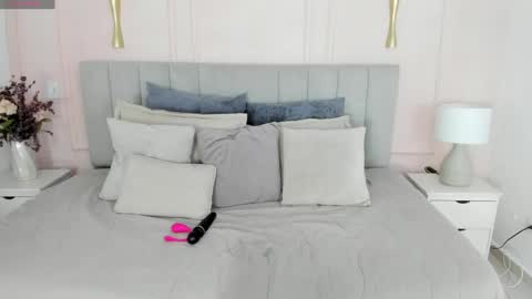 Emi  online show from April 13, 11:59 am