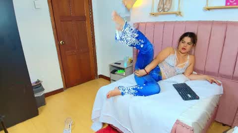   online show from April 8, 3:56 pm