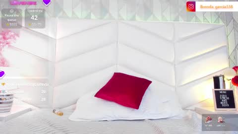 Snapshot of dulce_hiil_ chatting on January 8, 2:25 am Monday 5-2 am From Tuesday to Friday5-1 am Colombia time online show from January 8, 2:25 am