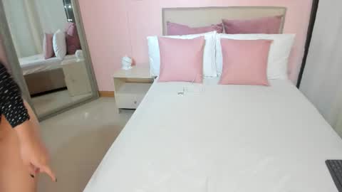 Snapshot of dulce_nathaly chatting on December 1, 9:53 pm Dulce online show from December 1, 9:53 pm