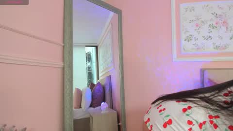 Snapshot of dulce_nathaly chatting on December 2, 9:43 pm Dulce online show from December 2, 9:43 pm