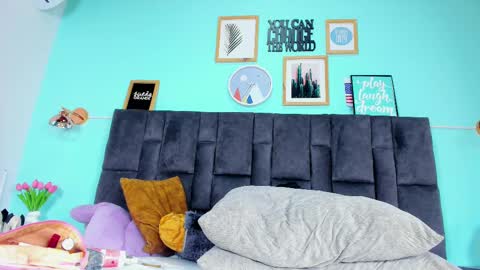 Snapshot of dulceaurora_ chatting on February 17, 8:19 am DULCE AURORA online show from February 17, 8:19 am