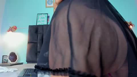 Snapshot of dulceaurora_ chatting on February 18, 5:42 am DULCE AURORA online show from February 18, 5:42 am