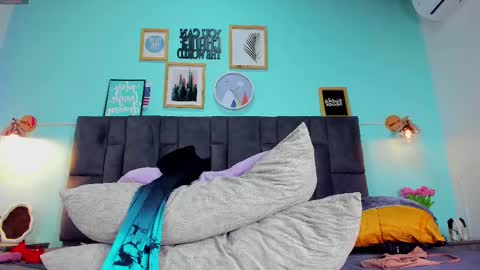 Snapshot of dulceaurora_ chatting on February 20, 5:55 am DULCE AURORA online show from February 20, 5:55 am