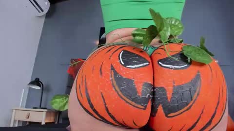 Snapshot of dulceaurora_ chatting on October 31, 2:45 am DULCE AURORA online show from October 31, 2:45 am