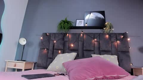 Snapshot of dulceaurora_ chatting on December 23, 2:53 am DULCE AURORA online show from December 23, 2:53 am