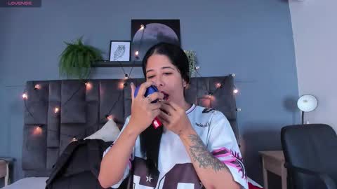 Snapshot of dulceaurora_ chatting on January 18, 11:14 am DULCE AURORA online show from January 18, 11:14 am