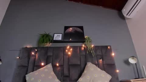 Snapshot of dulceaurora_ chatting on February 6, 3:00 am DULCE AURORA online show from February 6, 3:00 am