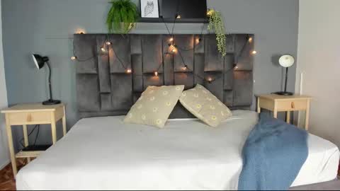 Snapshot of dulceaurora_ chatting on February 22, 7:23 pm DULCE AURORA online show from February 22, 7:23 pm