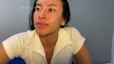 dulceizzy online show from March 18, 1:09 am