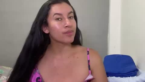 dulceizzy online show from April 8, 12:10 am