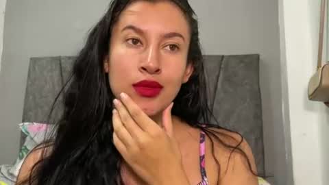 dulceizzy online show from April 23, 1:18 am