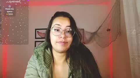 Snapshot of dulcemaria_alvarez22 chatting on October 6, 4:32 am Dulce online show from October 6, 4:32 am