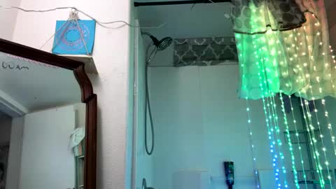 dumbgirl5150 online show from December 19, 9:18 am