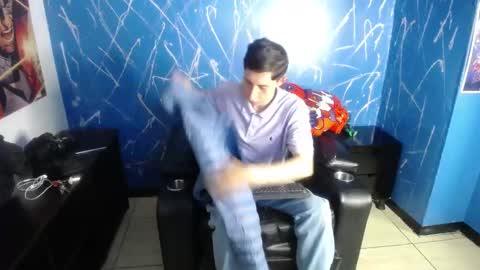 Snapshot of dumbito73 chatting on March 7, 8:55 pm Dumbito73 online show from March 7, 8:55 pm