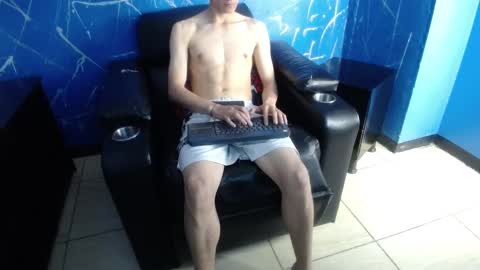 Snapshot of dumbito73 chatting on March 8, 12:00 am Dumbito73 online show from March 8, 12:00 am