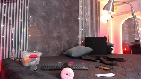 Duriel online show from December 29, 1:17 pm