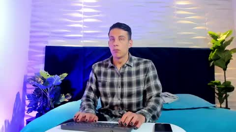 Dustin Sonne online show from April 12, 3:33 am