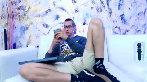 Snapshot of dustindollin_ chatting on March 11, 9:37 pm Dustin Dollin online show from March 11, 9:37 pm