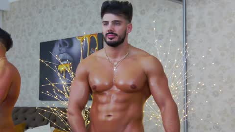 Snapshot of dustinkeent chatting on December 18, 12:10 am Dustin online show from December 18, 12:10 am