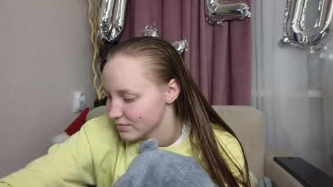 Snapshot of dustydeida chatting on February 14, 7:43 pm Jenny online show from February 14, 7:43 pm