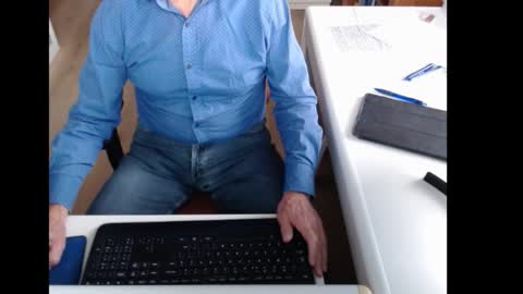 dutchpornking2 online show from October 28, 7:45 am