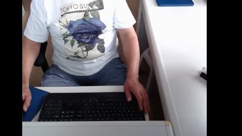 Snapshot of dutchpornking2 chatting on June 23, 6:11 am dutchpornking2 online show from June 23, 6:11 am