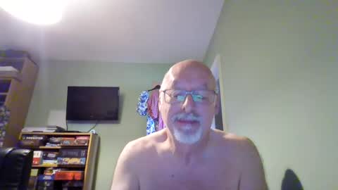 Snapshot of dutchunclejohn chatting on August 3, 9:15 am DutchUncleJohn online show from August 3, 9:15 am