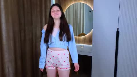 Snapshot of dwanasjostrom chatting on November 18, 2:28 am Alline online show from November 18, 2:28 am