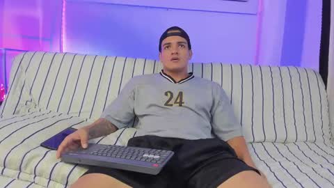 Snapshot of dwayne_esteven10 chatting on May 11, 8:50 pm dwayne_esteven10 online show from May 11, 8:50 pm