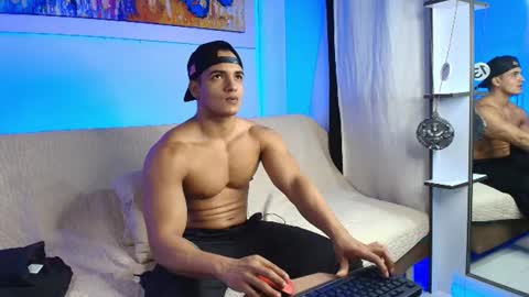 Snapshot of dwayne_esteven10 chatting on July 18, 10:13 pm dwayne_esteven10 online show from July 18, 10:13 pm