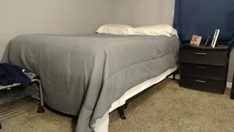 Snapshot of dwhitey4u chatting on February 6, 12:00 am dwhitey4u online show from February 6, 12:00 am