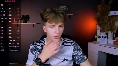 Snapshot of dylan_bold chatting on October 8, 7:11 pm dylan_bold online show from October 8, 7:11 pm