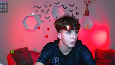 Snapshot of dylan_bold chatting on October 15, 7:25 pm dylan_bold online show from October 15, 7:25 pm