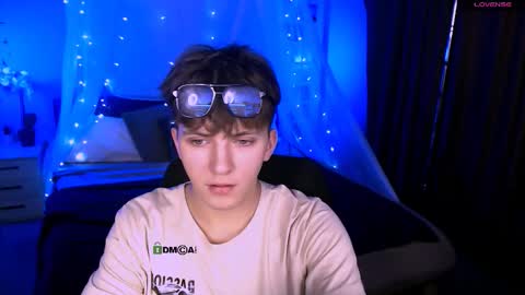 Snapshot of dylan_bold chatting on November 24, 8:41 pm dylan_bold online show from November 24, 8:41 pm