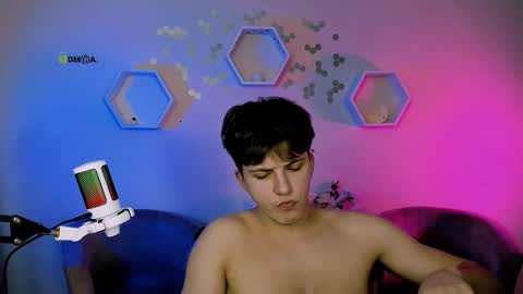 Snapshot of dylan_bold chatting on December 3, 9:57 pm dylan_bold online show from December 3, 9:57 pm