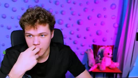 Snapshot of dylan_bold chatting on December 4, 10:02 am dylan_bold online show from December 4, 10:02 am