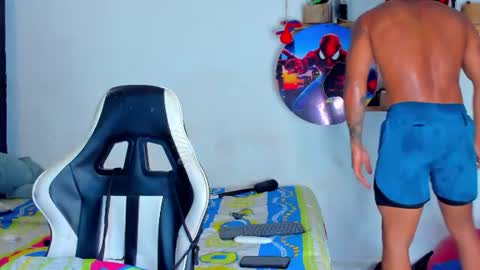 Snapshot of dylan_jake1 chatting on June 11, 12:43 am Dylan online show from June 11, 12:43 am