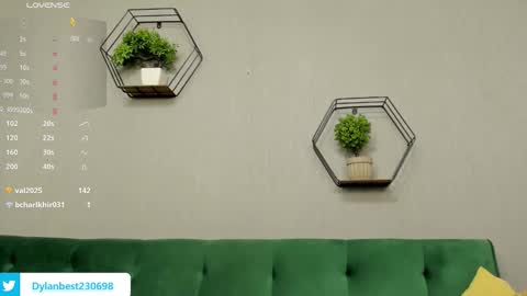 Snapshot of dylan_starxx chatting on December 3, 3:03 am Dylan online show from December 3, 3:03 am